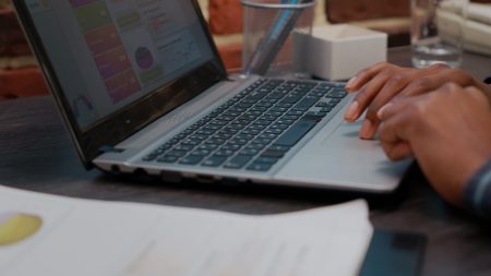 5 Simple Ways Product Managers Can Use AI to Save Time Every Week